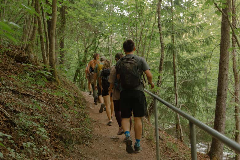 Desfrutando da trilha pelo rio Lysaker